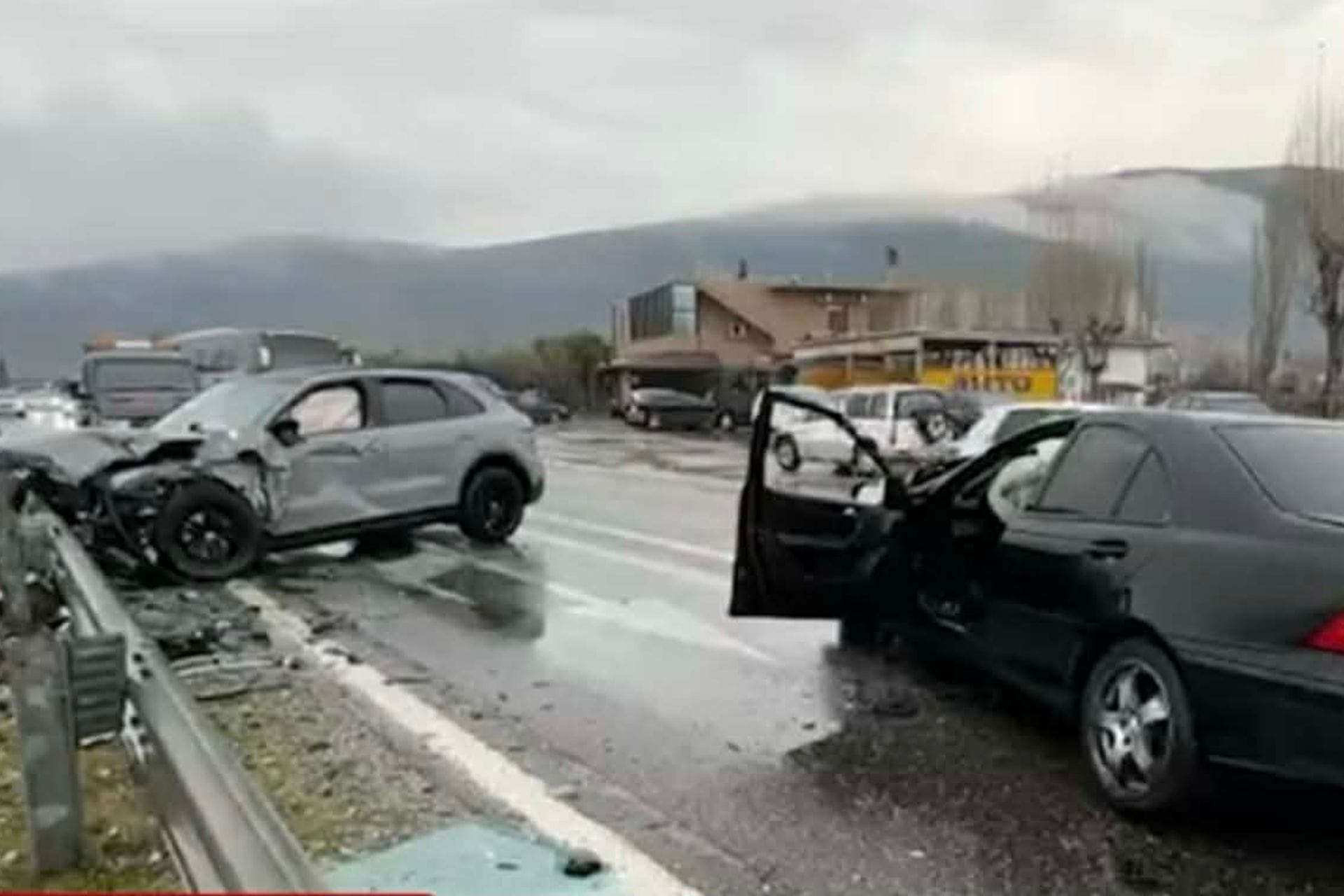 Nesreća u okolini Skadra: Dvoje poginulih, među povrijeđenima i djeca