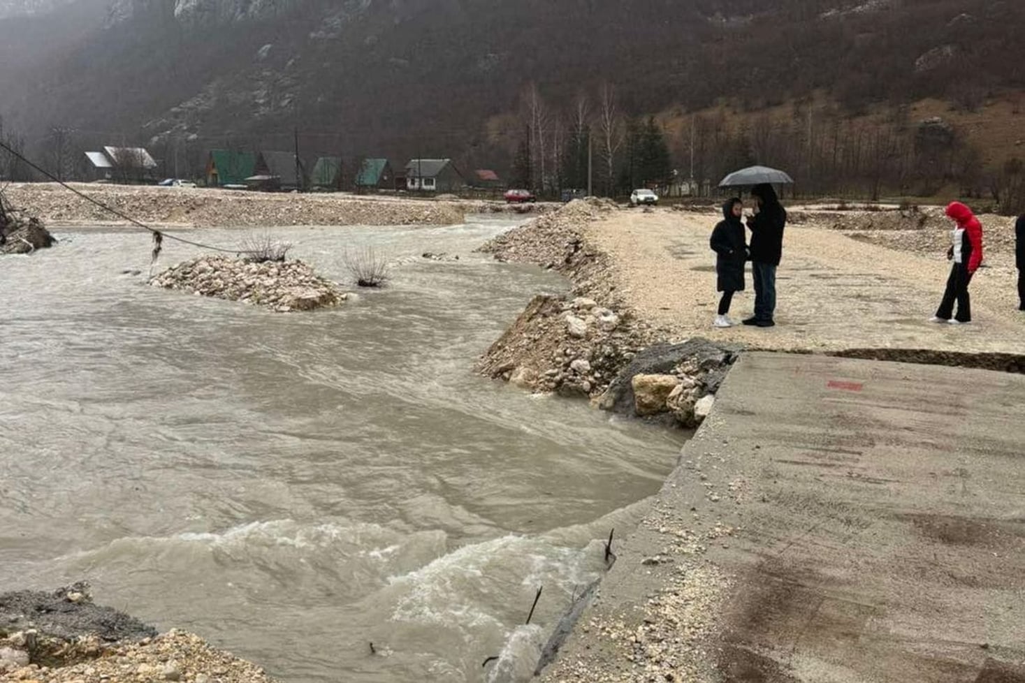 Jako nevrijeme u Šavniku, Komarnica odsječena i bez struje