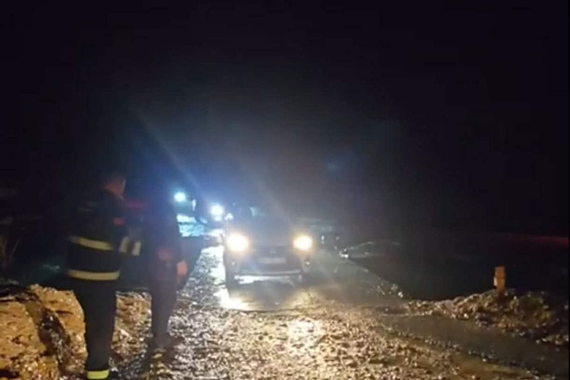 Šavnik: Turisti satima čekali da izađu iz sela, evakuisali ih vatrogasci