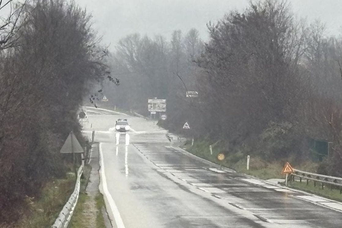 Zbog obilnih padavina zatvoren put Danilovgrad-Nikšić u mjestu Orja Luka