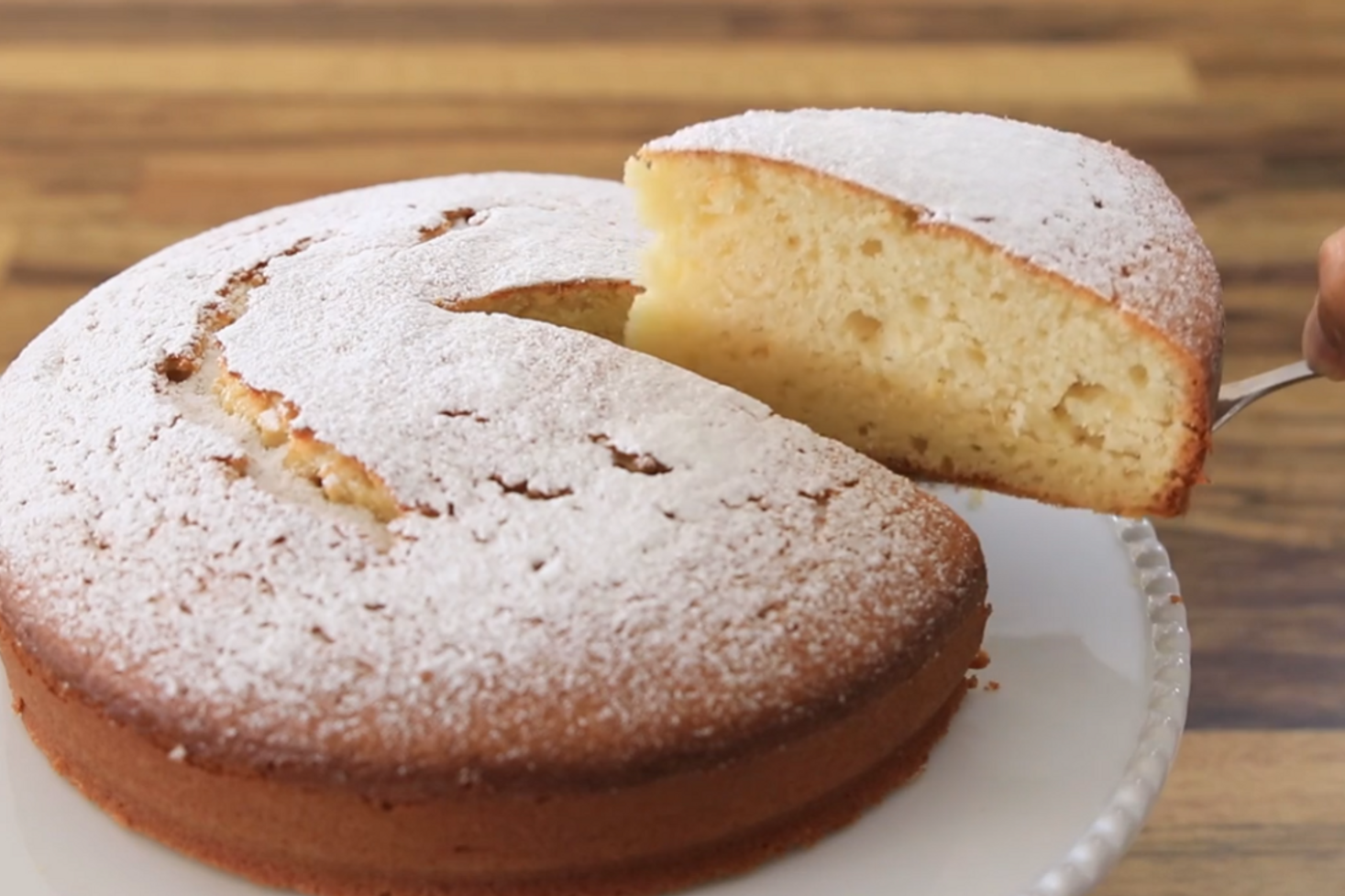 Recept za sočni biskvit od jogurta gotov za tren