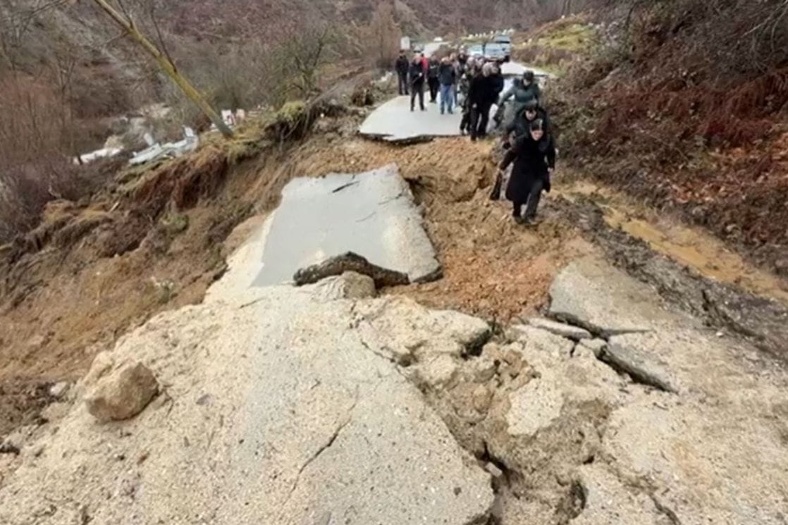 Katastrofa u Albaniji: Stotine ljudi evakuisano, gradovi pod vodom i blatom (FOTO-VIDEO)
