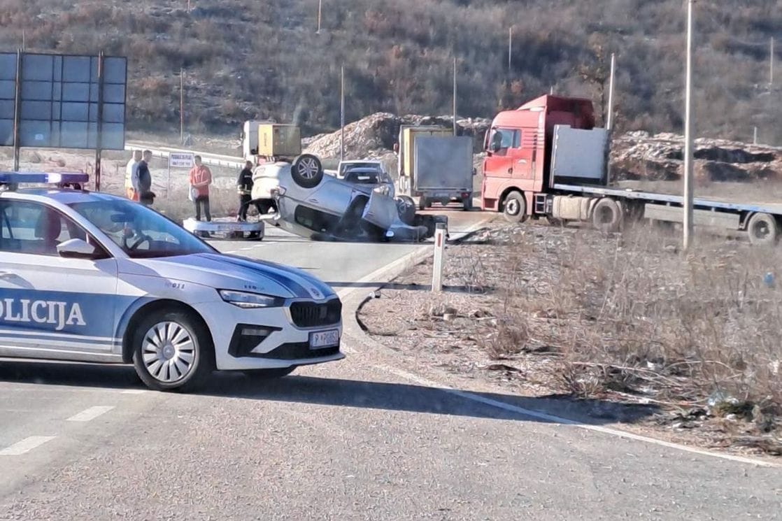 Nezgoda na putu Nikšić – Risan: Vozilo završilo na krovu
