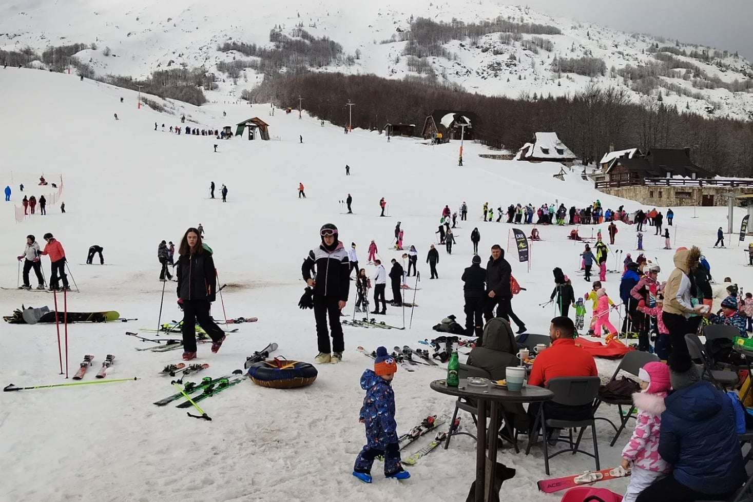Na Savinom kuku gužve, u pogonu uspinjača ,,Savin kuk I”