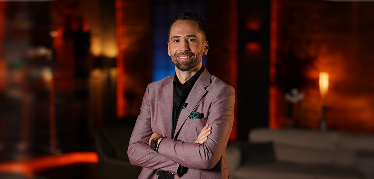 Društvo crnogorskih novinara nagradilo novinara TV E: Žarko Krivokapić istaknuti voditelj