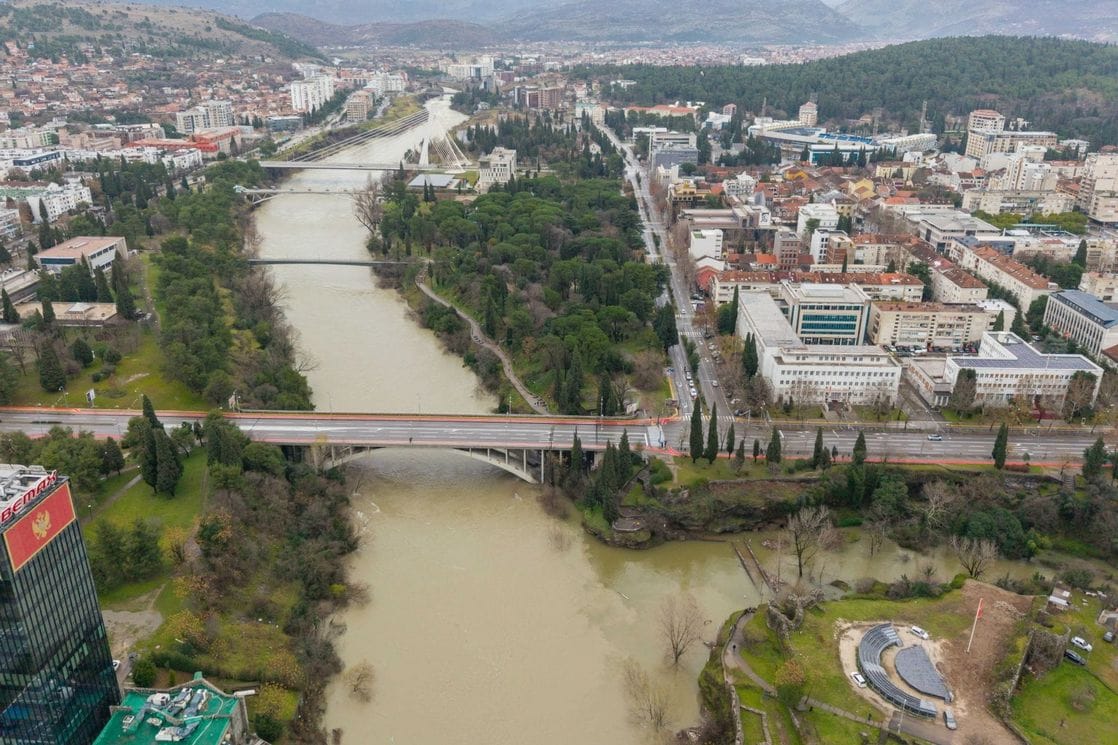 Pogledajte kako Sastavci i Morača izgledaju danas iz vazduha (FOTO)