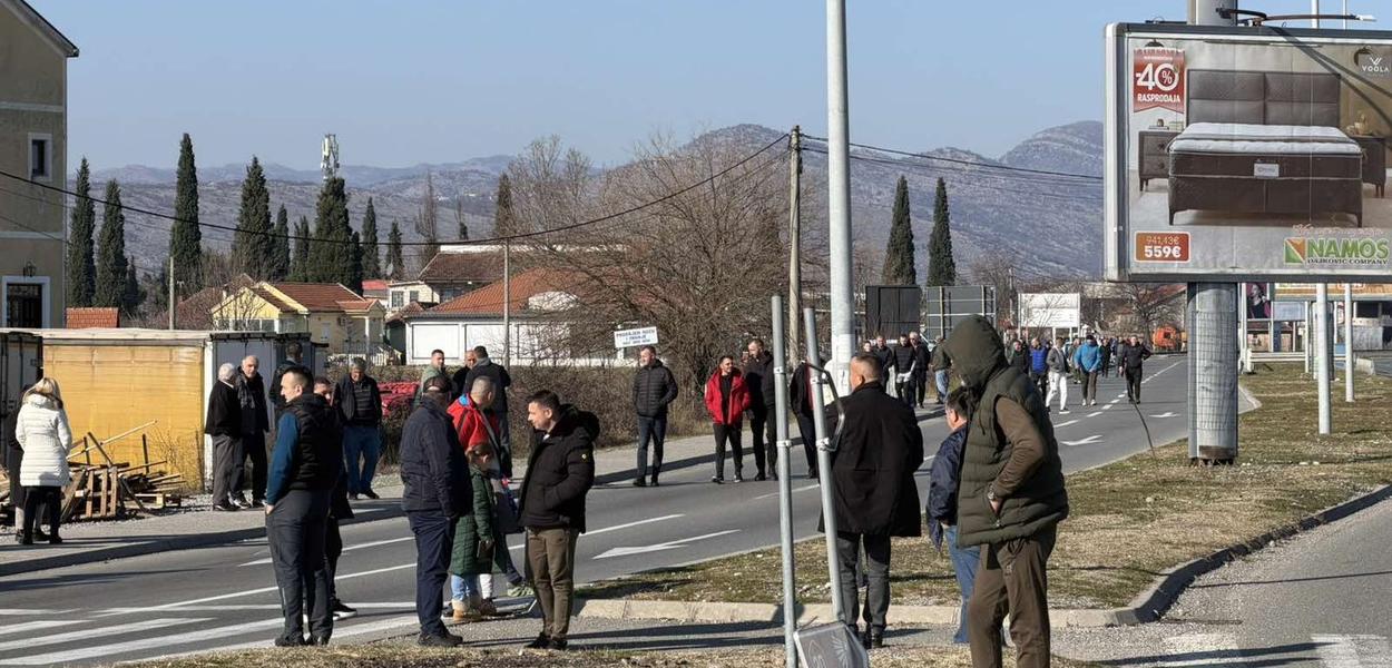 (FOTO/ VIDEO) Botunjani neće na razgovore dok se ne povuku mašine: ,,Šta god se desi u narednom periodu – odgovorni su Glavni grad i Vlada”