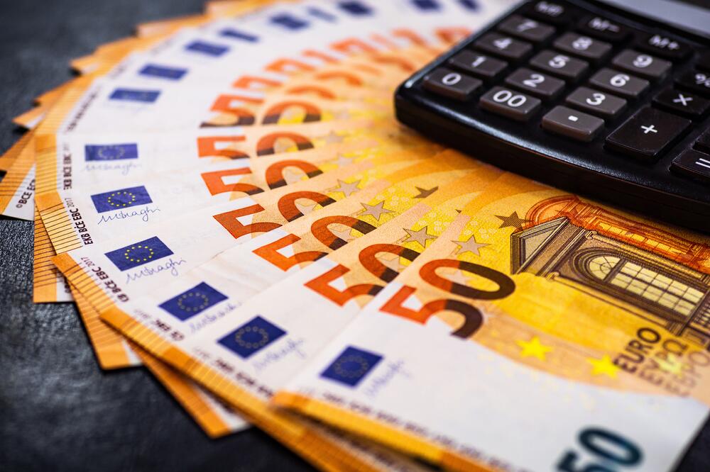Monstat: Prosječna zarada u januaru skoro 1,03 hiljade eura