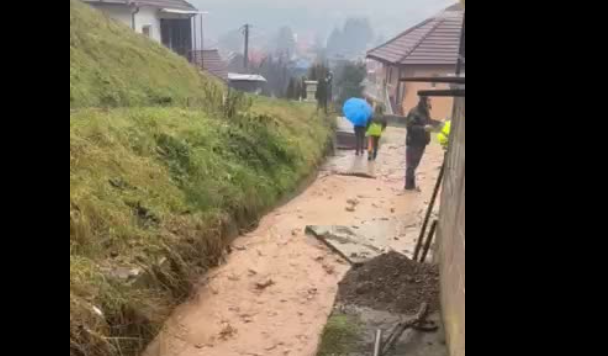 Poplave širom Crne Gore, odroni na putevima, ekipe na terenu