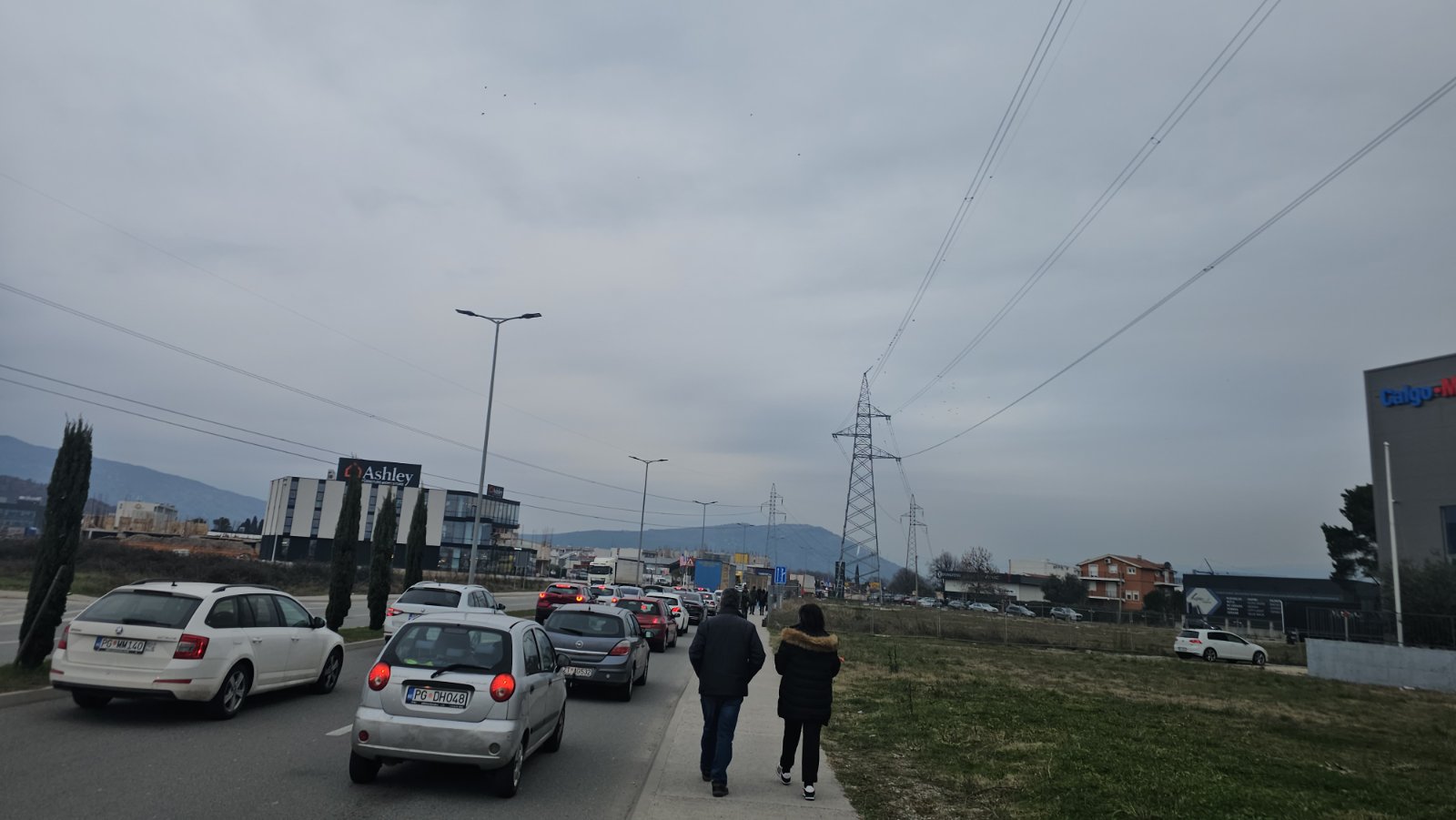 (FOTO/ VIDEO) Zećani nakon Zabjela blokirali i kružni tok ka Cetinju