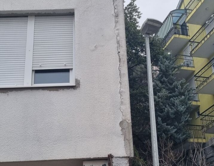 Zbog ugrožene bezbjednosti naređeno rušenje „Plave zgrade“ u Herceg Novom