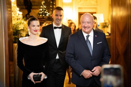 KREACIJA Nataše Pejović: Milena Spajić donijela duh 50-ih na koncert Bečke filharmonije