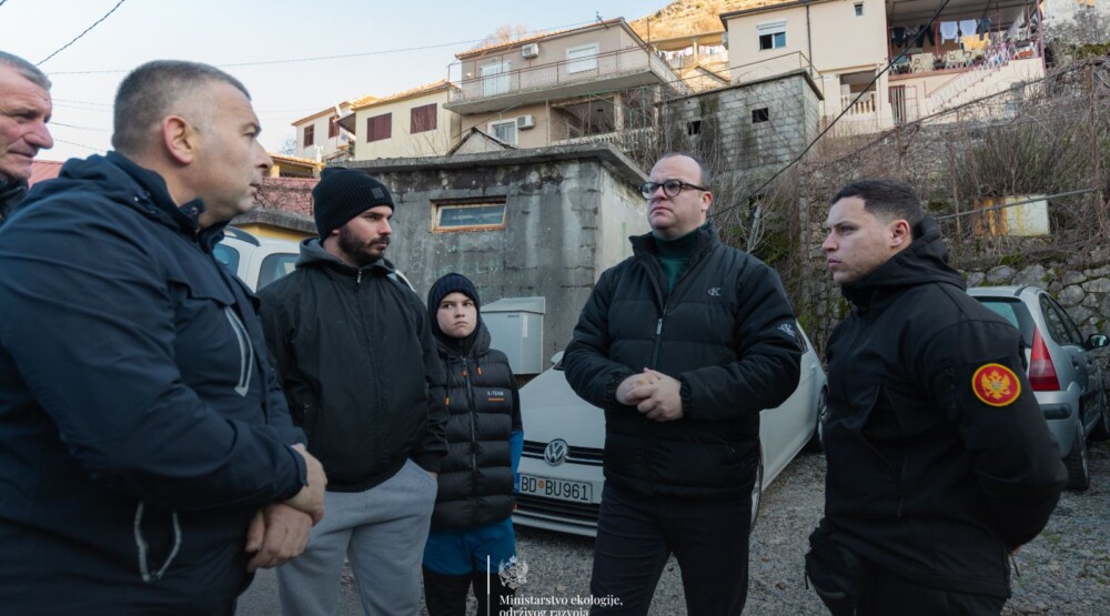 Ćulafić obišao poplavljena područja na Skadarskom jezeru: Situacija danas bolja, ostajemo u pripravnosti