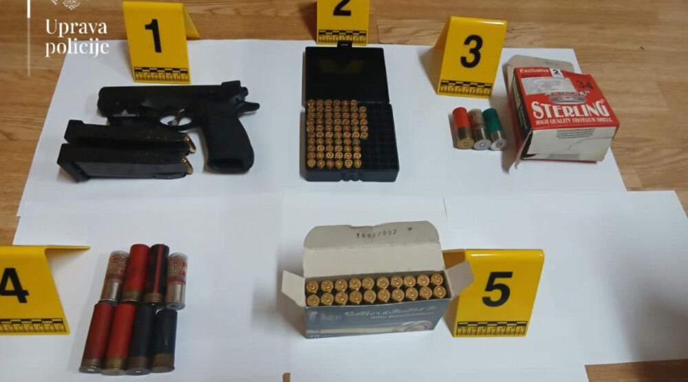 Bar: Uhapšene dvije osobe, oduzeto pet komada vatrenog oružja i preko 270 komada municije
