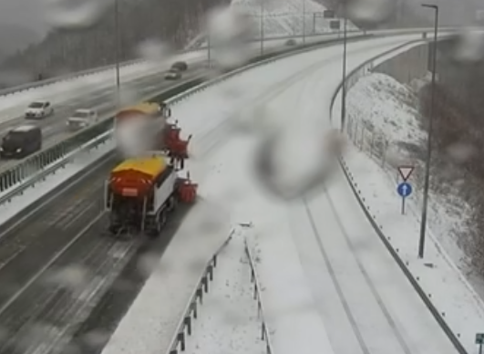 Monteput: Snjegočistači na terenu, od ranih jutarnjih sati održavaju auto-put prohodnim