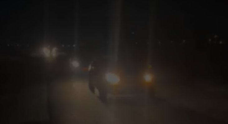 (VIDEO) SIRENOM PROTIV KOLEKTORA U BOTUNU: Kolona auta sa sirenama prošla pored lokacije postrojenja