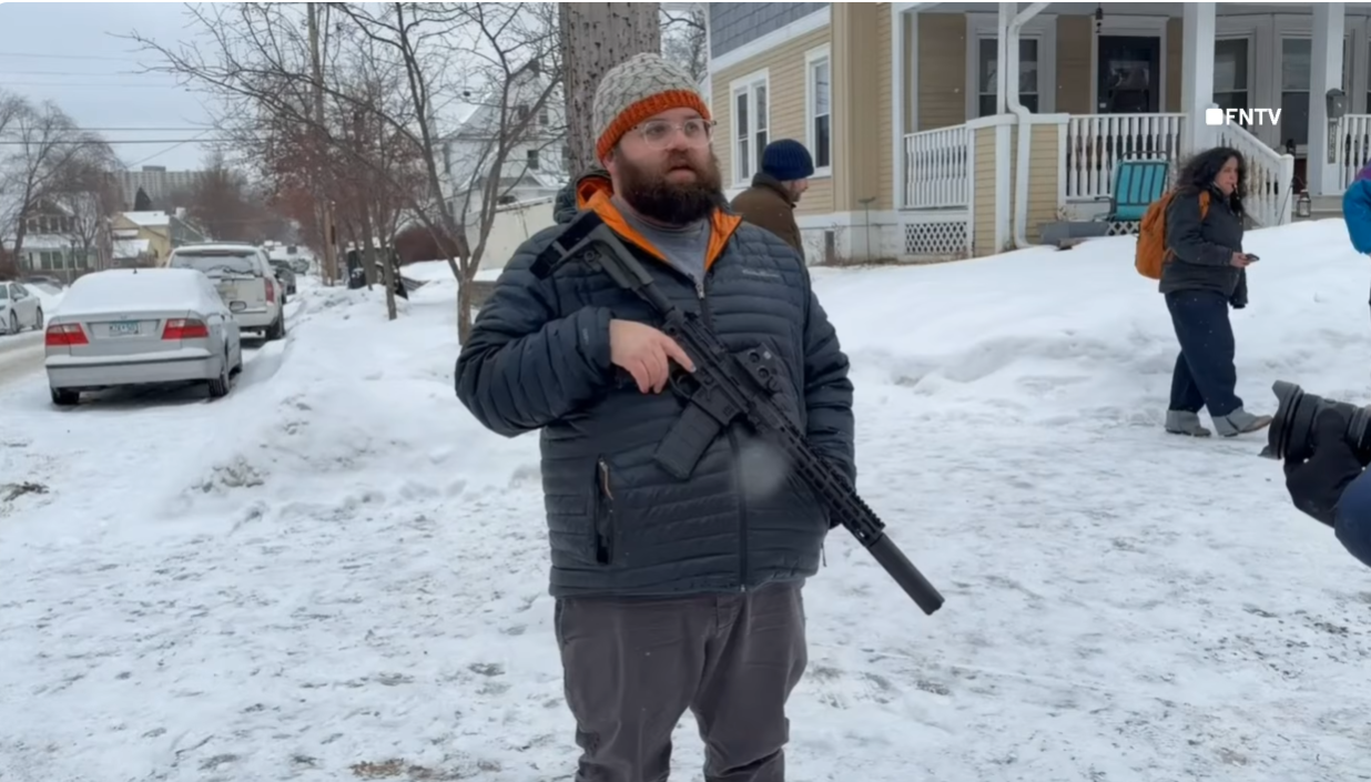 Nevjerovatne scene u Americi: Građani s puškama patroliraju gradovima zbog Trampovih agenata (VIDEO)