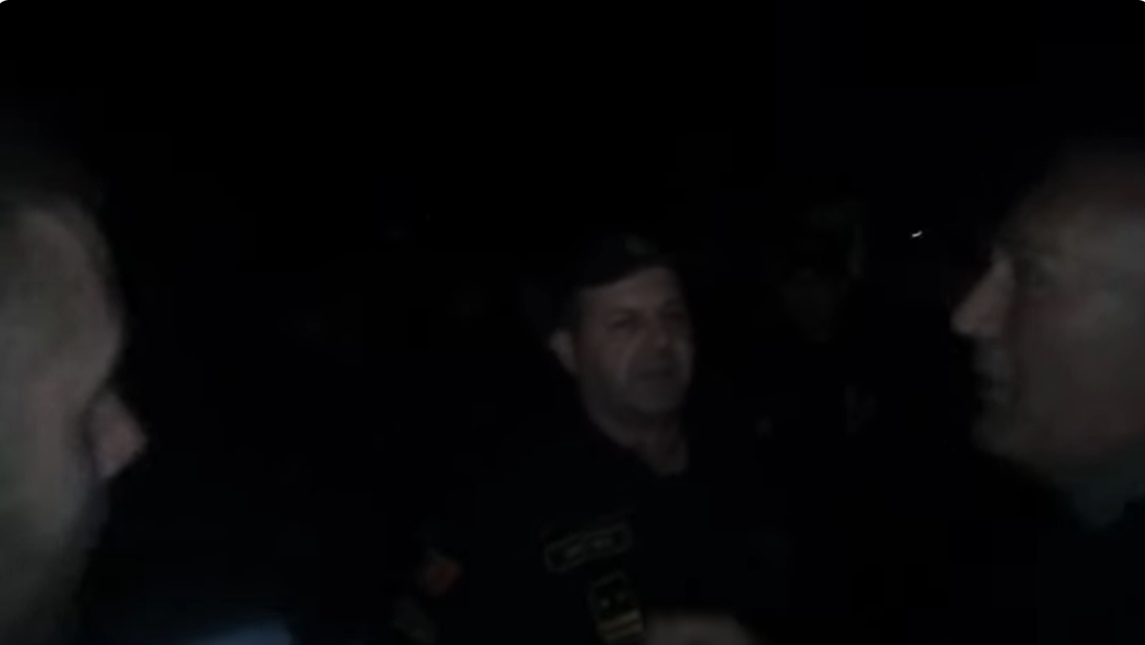 Verbalni sukob Botunjana i policije: „Slobodno javi Šaranoviću, možeš da nas hapsiš” (VIDEO)