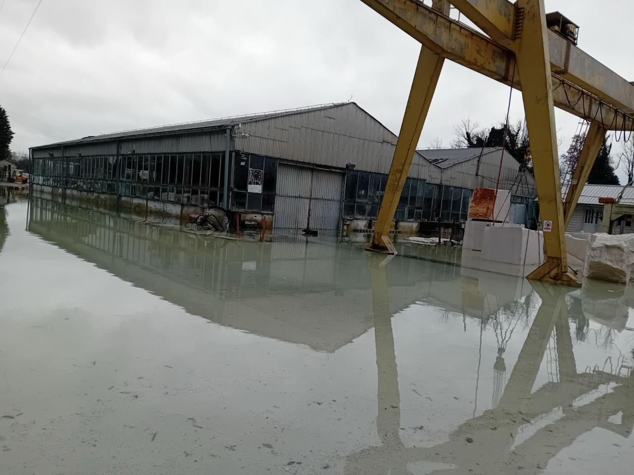 Poplavljena fabrika „Maljat Stone” u Danilovgradu (FOTO/VIDEO)