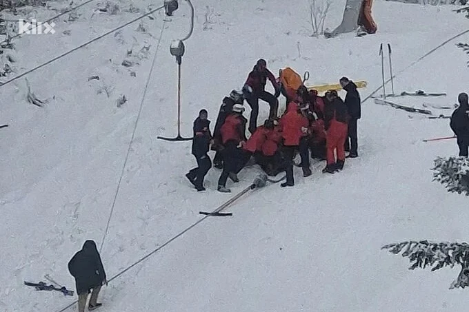 BiH: Incident na ski-liftu na Bjelašnici, povrijeđen skijaš, nadležni kažu da je ispala sajla