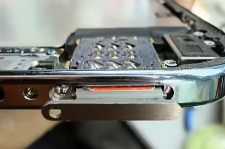 U Kini može sve: iPhone Air dobio slot za SIM karticu