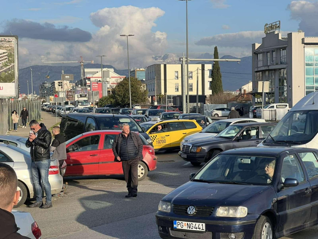 Zbog blokiranja saobraćaja tokom neprijavljenog skupa u Donjoj Gorici sankcionisano 13 osoba