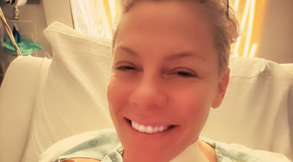 Pink dočekala Novu godinu u bolnici: Možda nije estetski lifting, ali dobijam dva sjajna diska u vratu