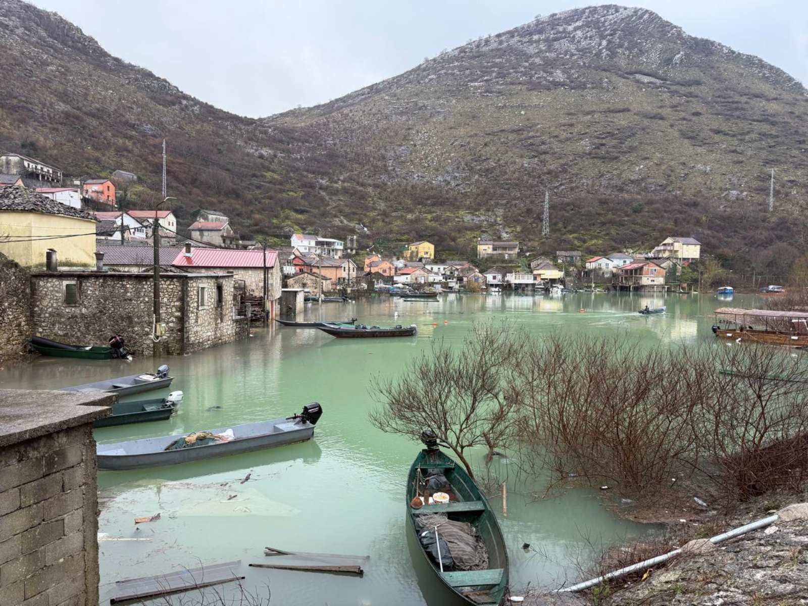(VIDEO) Izlilo se Skadarsko jezero: Vranjina pod vodom