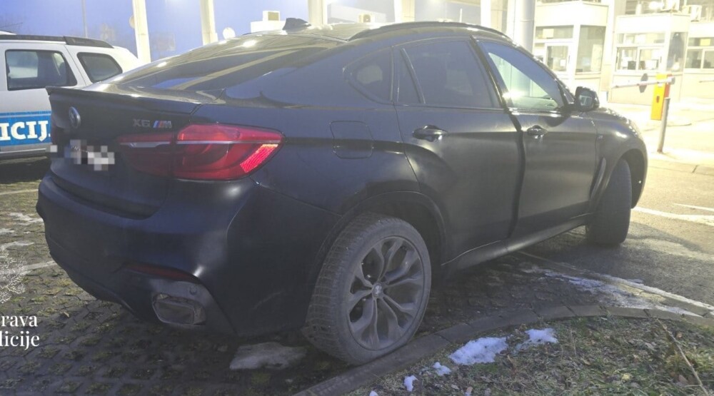 Granična policija oduzela BMW X6 koji potražuje Interpol: Uhapšen strani državljanin zbog falsifikovane vozačke