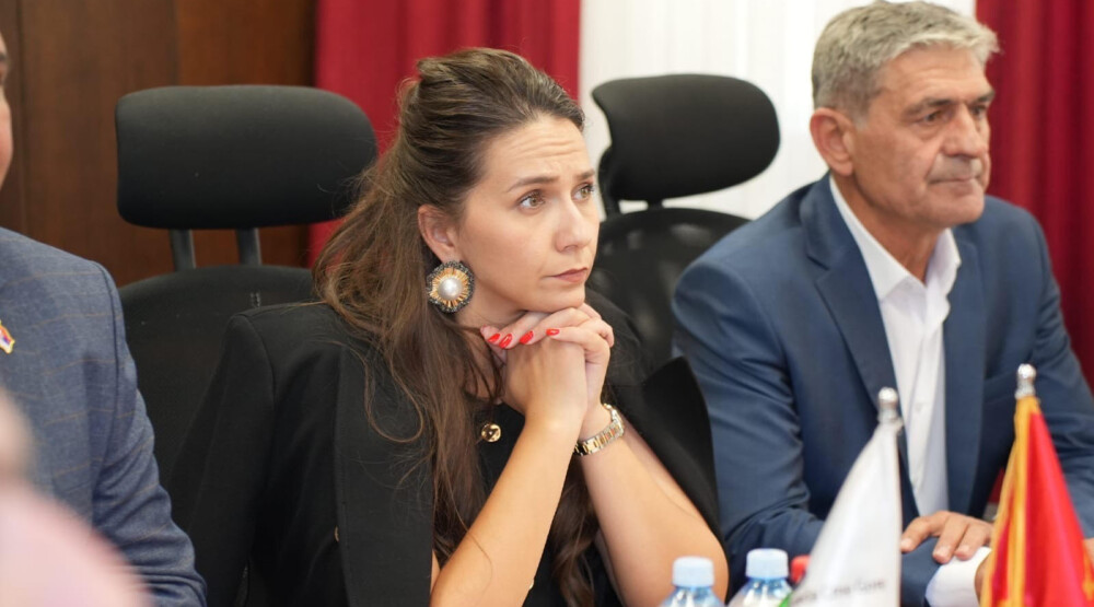 Adžović: Vlada stabilna, prva zgrada na Veljem brdu počeće ove godine