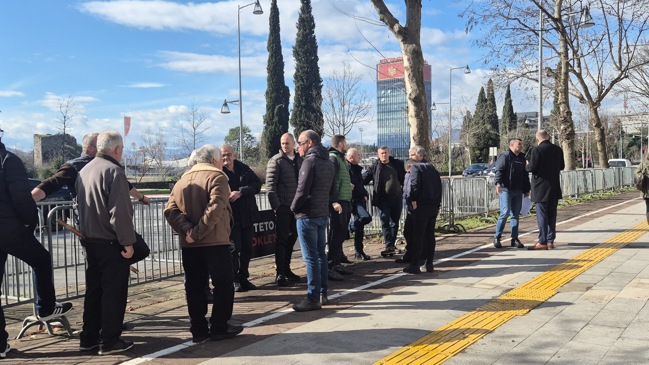 (FOTO) Protest mještana Gornje Gorice: Podsjećamo gospodu da nisu tu zbog njihovih, već zbog naših interesa
