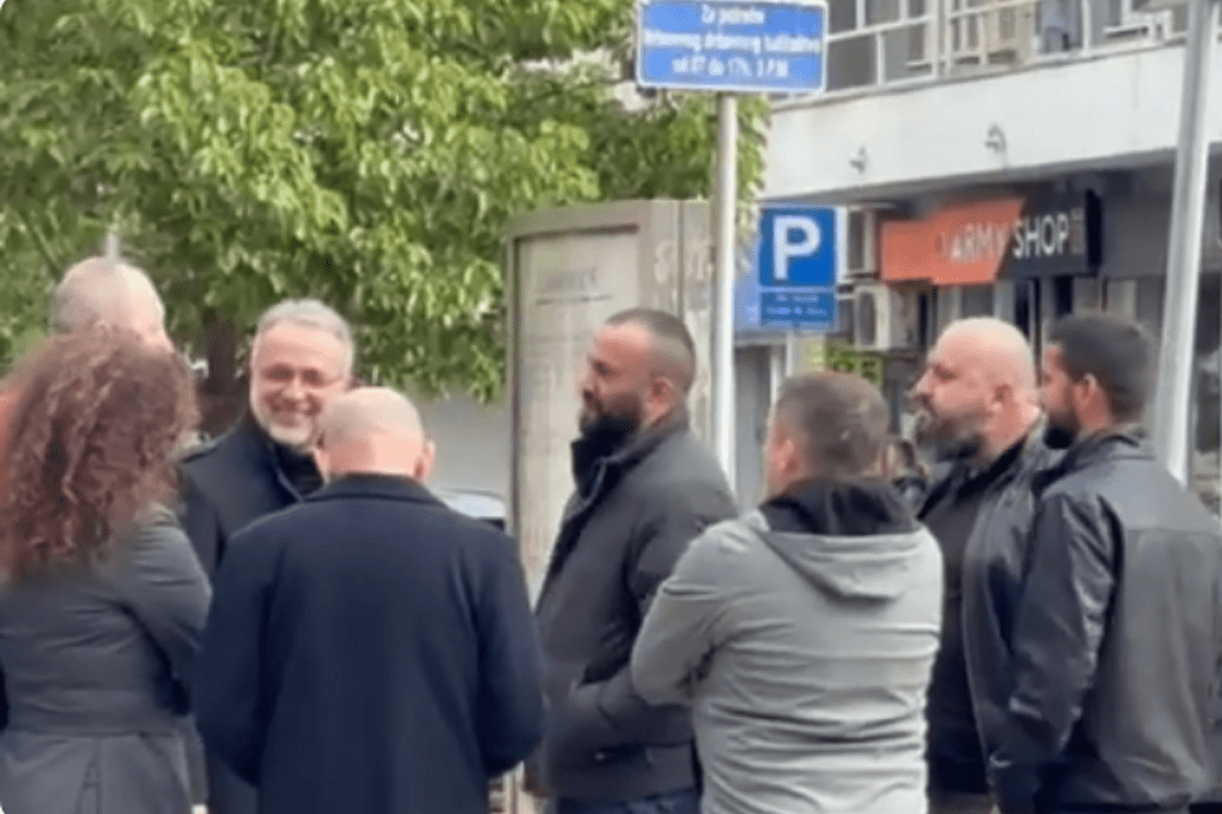 Članovi Ujedinjene Crne Gore došli ispred SDT-a da izraze podršku Vesni Bratić