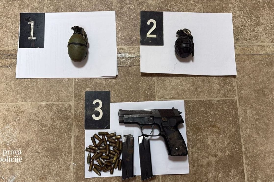 Uhapšena Ulcinjanka: U kući joj pronađene bombe i pištolj sa brušenim serijskim brojem