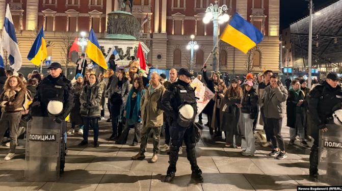 Srbija: Policijski kordoni razdvajali dva skupa povodom godišnjice rata u Ukrajini