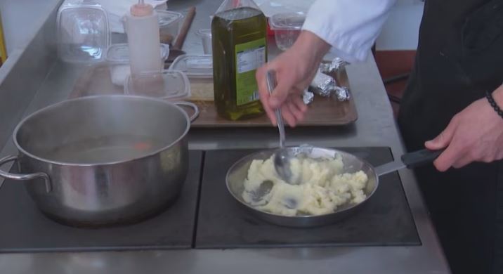 Narodna kuhinja u Budvi nastavila rad bez prekida, podijeljeno oko 8.500 obroka