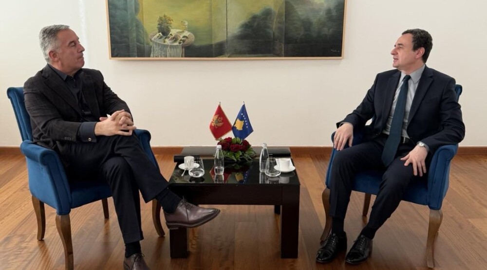 Milo Đukanović u Prištini sa Kurtijem