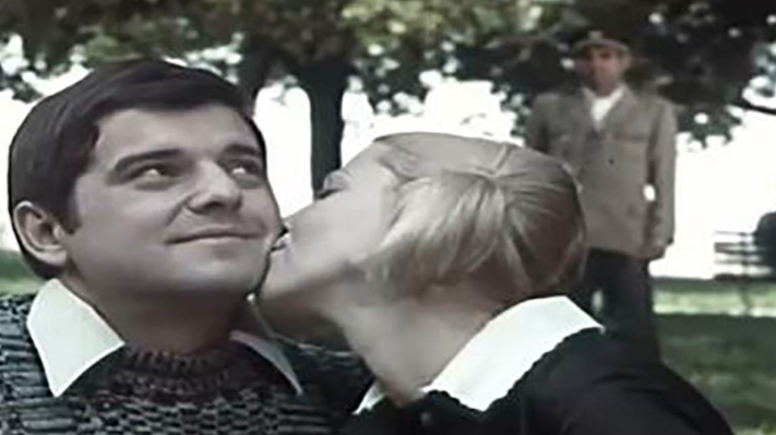 Preminula glumica iz serije “Grlom u jagode”
