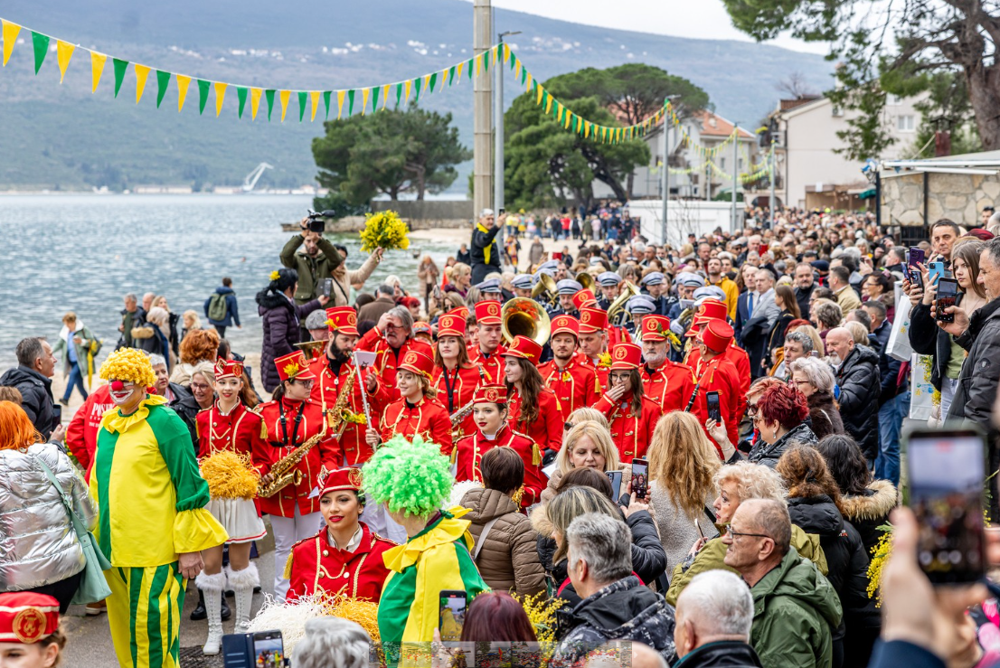 Fešta od mimoze u Herceg Novom: Kiša nije pokvarila odličnu atmosferu i posjetu iz regiona