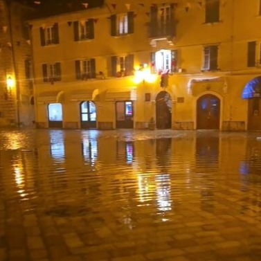 (VIDEO) Stari grad u Kotoru pod vodom