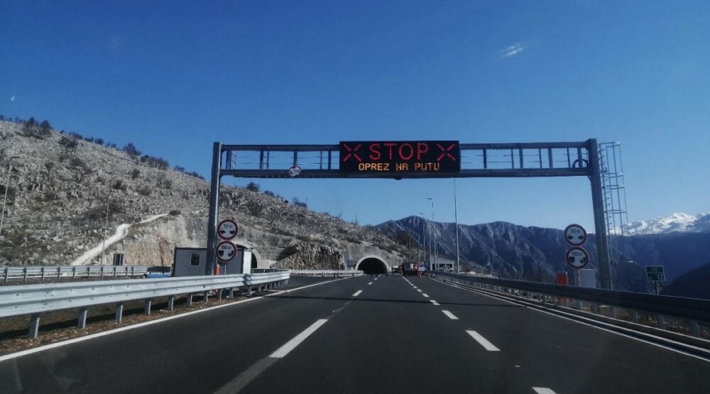 Saobraćajna nezgoda na auto putu:Dvije osobe povrijeđene