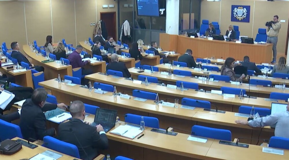 PES: Odbornici DNP-a u Podgorici da podnesu ostavke zbog najavljenog nerada
