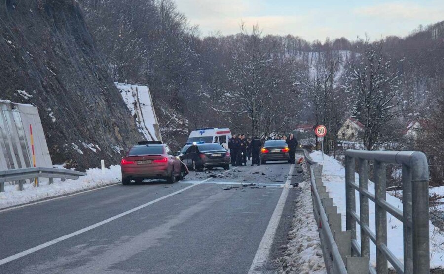 Udes kod Mateševa: Saobraćaj prema auto-putu obustavljen