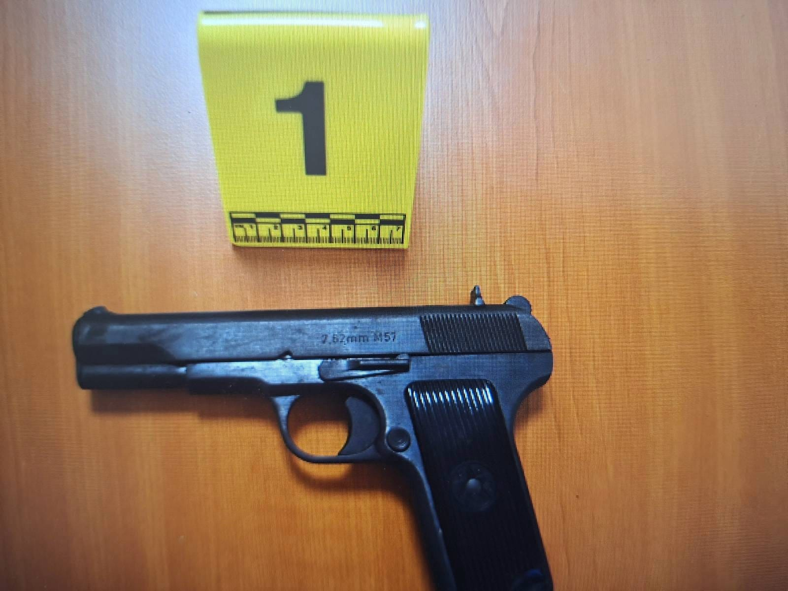 Policija u Rožajama zaplijenila pištolj i opojne droge tokom pretresa stana