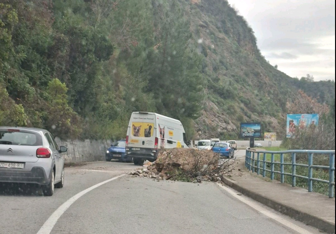 Odron na putu Budva–Kotor: Saobraćaj jednom trakom