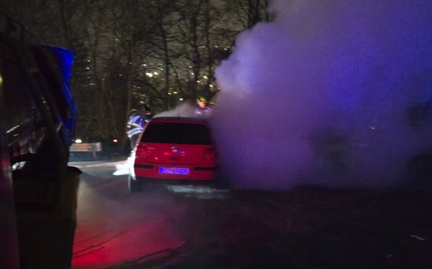 Bijelo Polje: Automobil se zapalio u vožnji, nema povrijeđenih