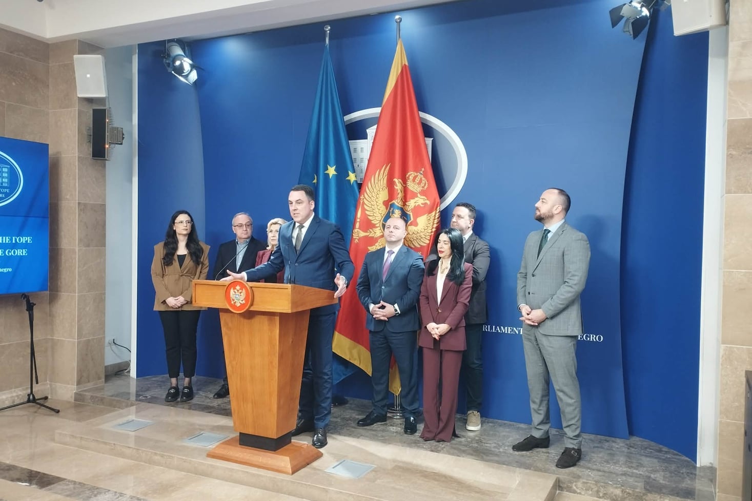 Vuković podnio ostavku: Nećemo biti scenografija većini, nastavljamo borbu drugačijim metodama
