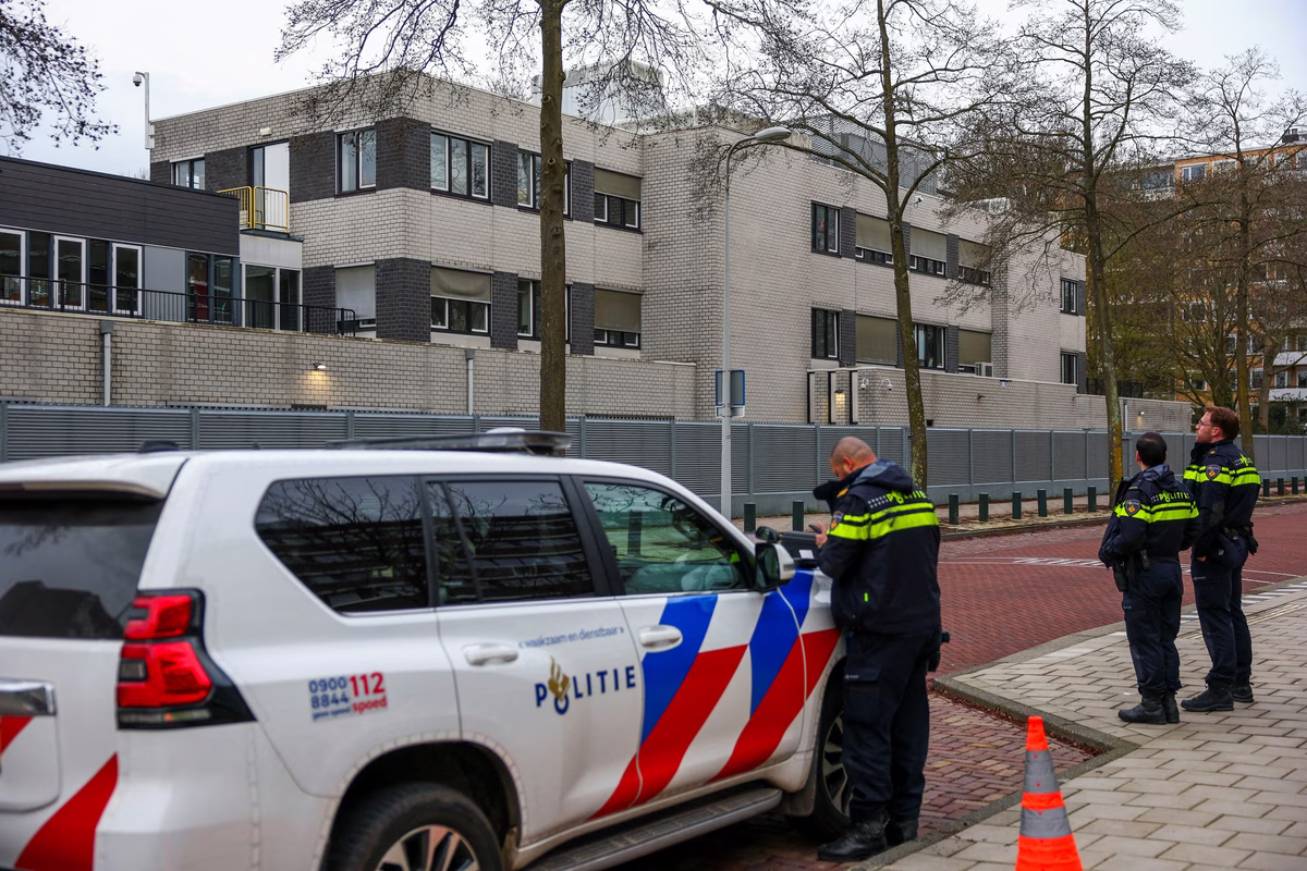Amsterdam: Napadnuta jevrejska škola, policija traga za napadačem