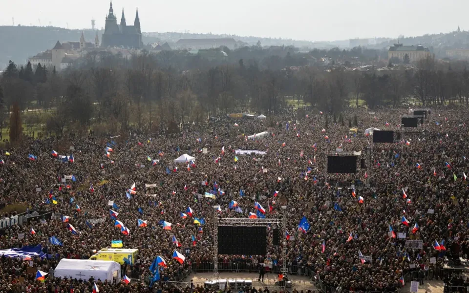 U Pragu na proteste izašlo 200.000 ljudi, protive se novoj vladi premijera Babiša