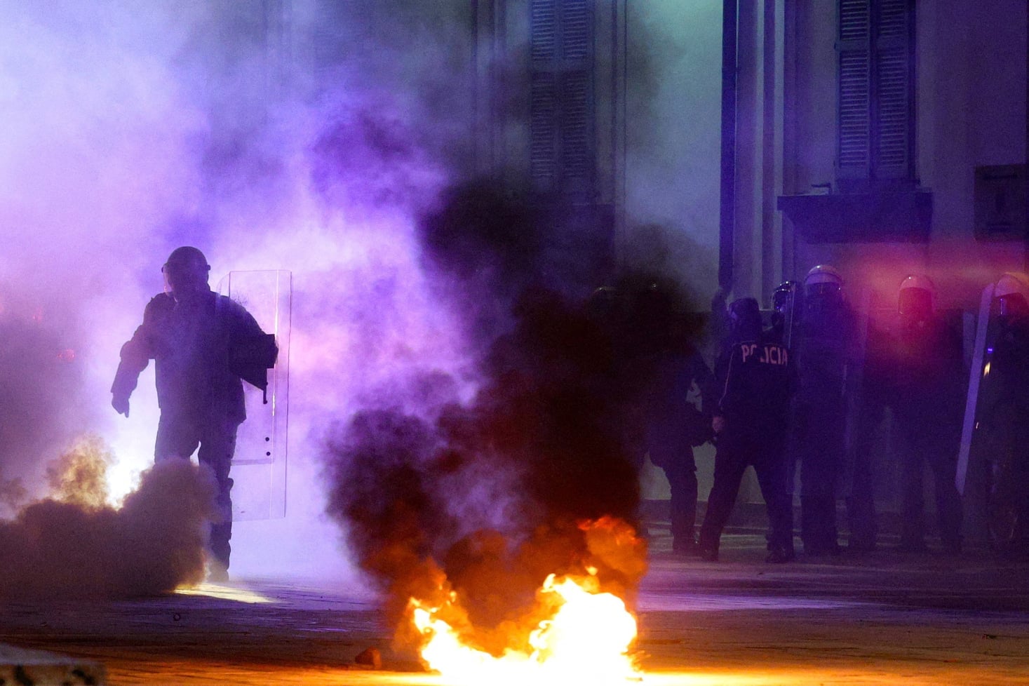 FOTO/VIDEO Sukobi demonstranata i policije u Tirani