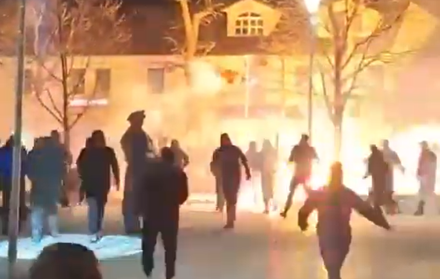 Nikšić: Tuča navijača Sutjeske i Partizana (VIDEO)